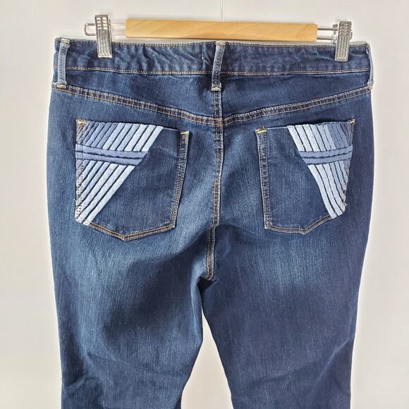 Jessica Simpson mid rise straight embroidered back pocket EUC - Picture 3 of 8